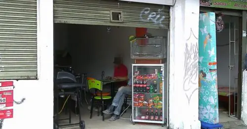 TIENDA EN LA CARRERA 102 TIENDA EN LA CARRERA 102